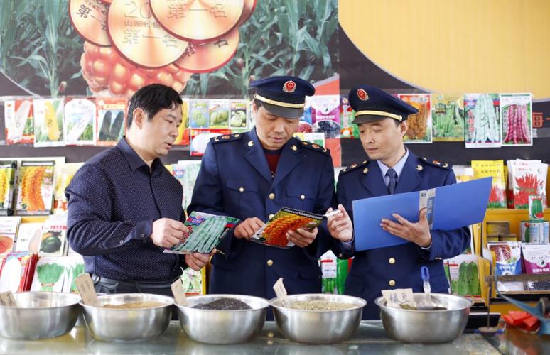 3月10日,河北省枣强县食品和市场监督管理局执法人员在一家农资经营
